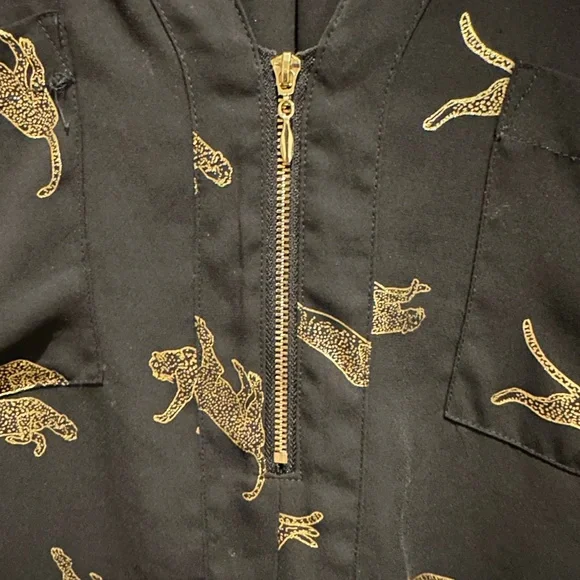 PRICE DROP! Torrid black and gold leopard short sleeve top size 3 - Picture 5 of 5